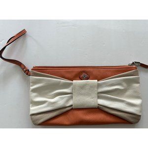 Simply Vera By Vera Wang Wristlet Clutch. White/Beige Bow On Peach Colored Purse